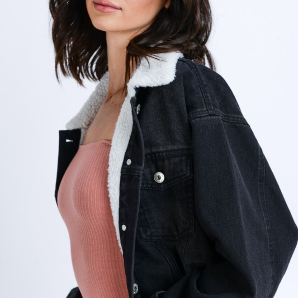⭐️ END OF WINTER SALE BLACK SHERPA DENIM JACKET - Picture 2 of 8
